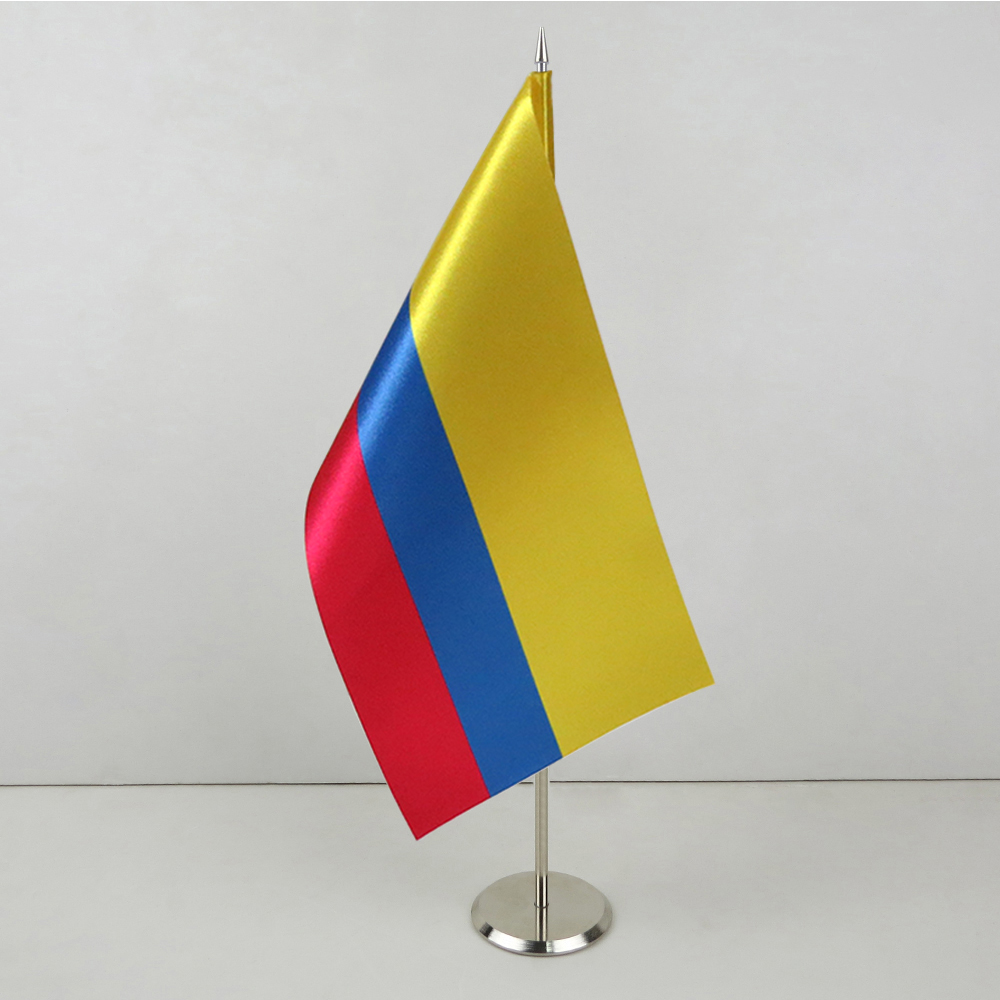 Прапорець Колумбії на металевій підставці